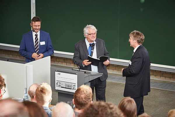 20171013-CN-12-072.jpg - Übergabe der Diplomarbeit