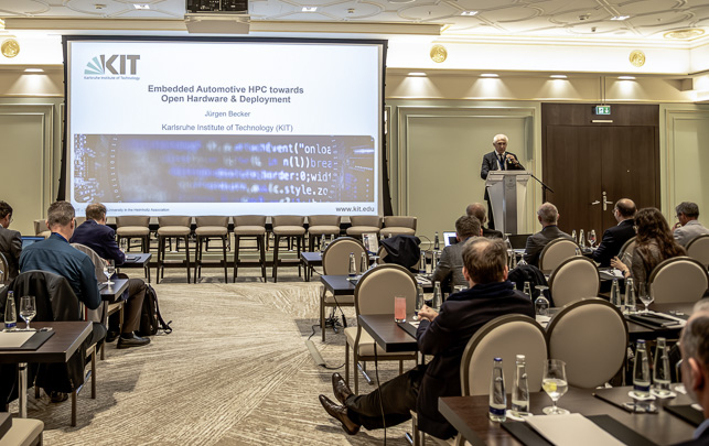 <Text wird generiert, bitte warten...>