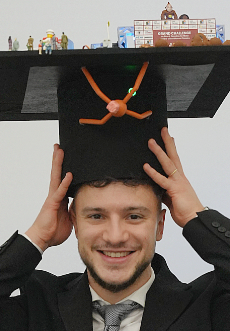 <Text wird generiert, bitte warten...>