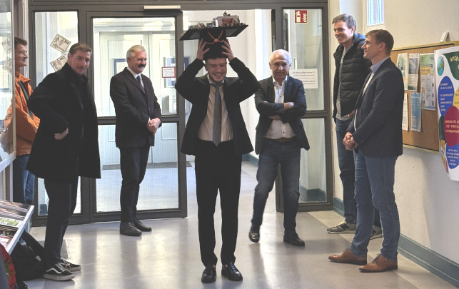 <Text wird generiert, bitte warten...>