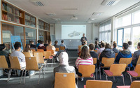 Prof. Sax beim Vortrag zum Studieninformationstag