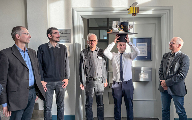 <Text wird generiert, bitte warten...>